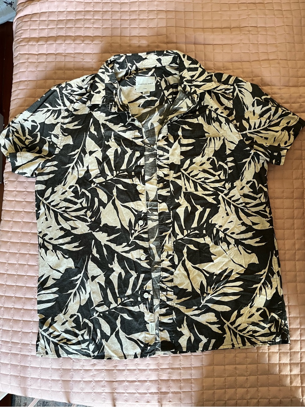 American Eagle Flex Black & Cream Short-Sleeve Button-Up Shirt -M